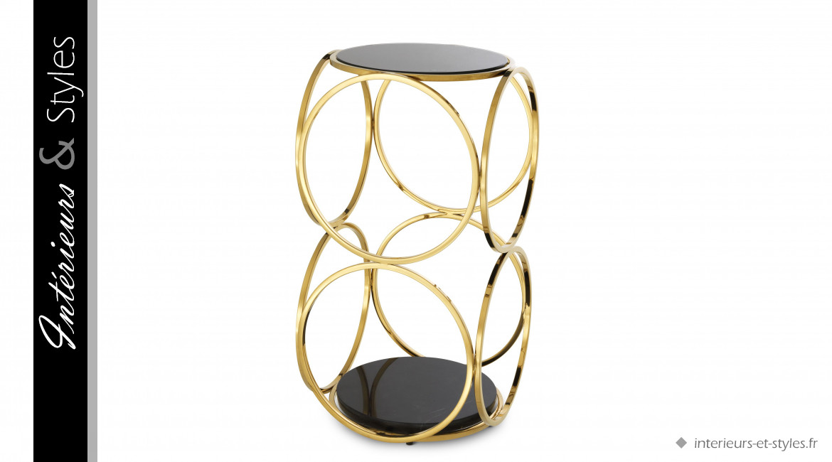 Table d'appoint design Alister signée Eichholtz, en acier finition dorée brillant, plateau en verre noir et base en marbre véritable
