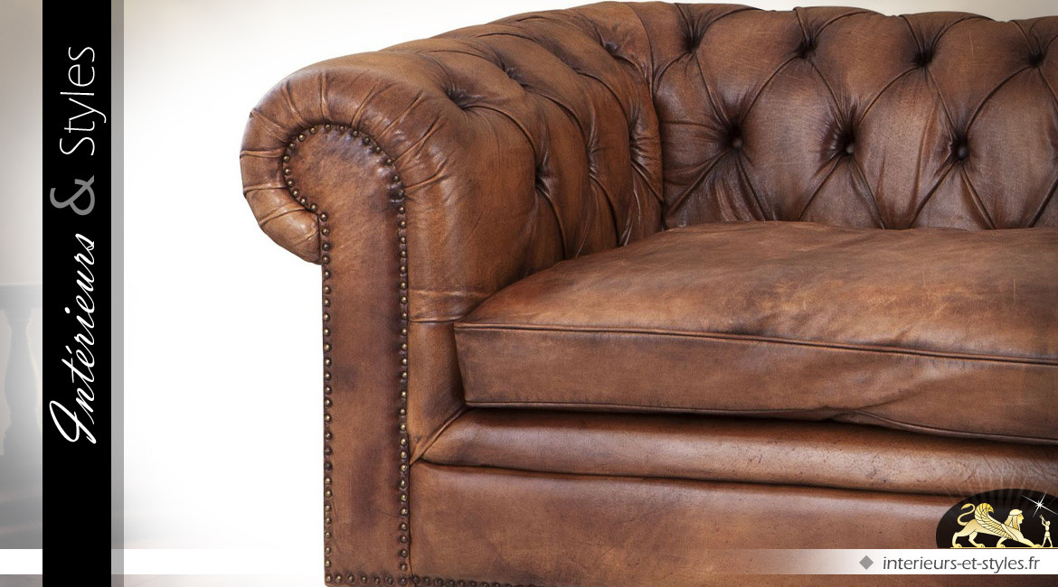 Canapé de style Chersterfield en cuir finition brun tabac, 240cm