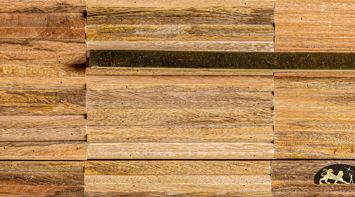 Commode à 3 tiroirs en bois de manguier massif finition brut juste ciré, effet plissé, ambiance moderne géométrique, 100cm