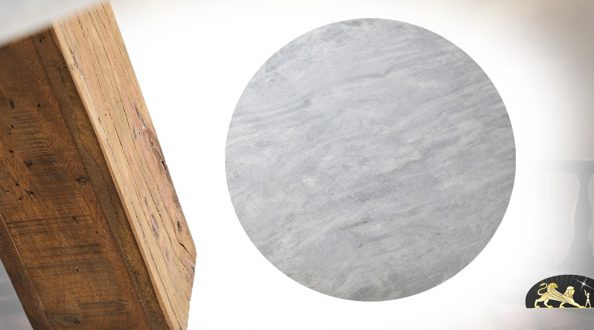 Table ronde en bois de manguier vieilli et marbre blanc veiné gris de style chalet, Ø120cm