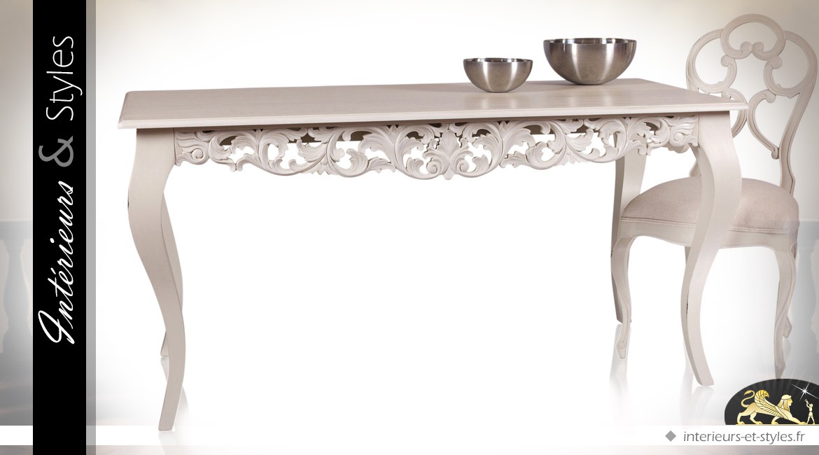 Table de salle à manger sculptée en acajou massif patine ivoire