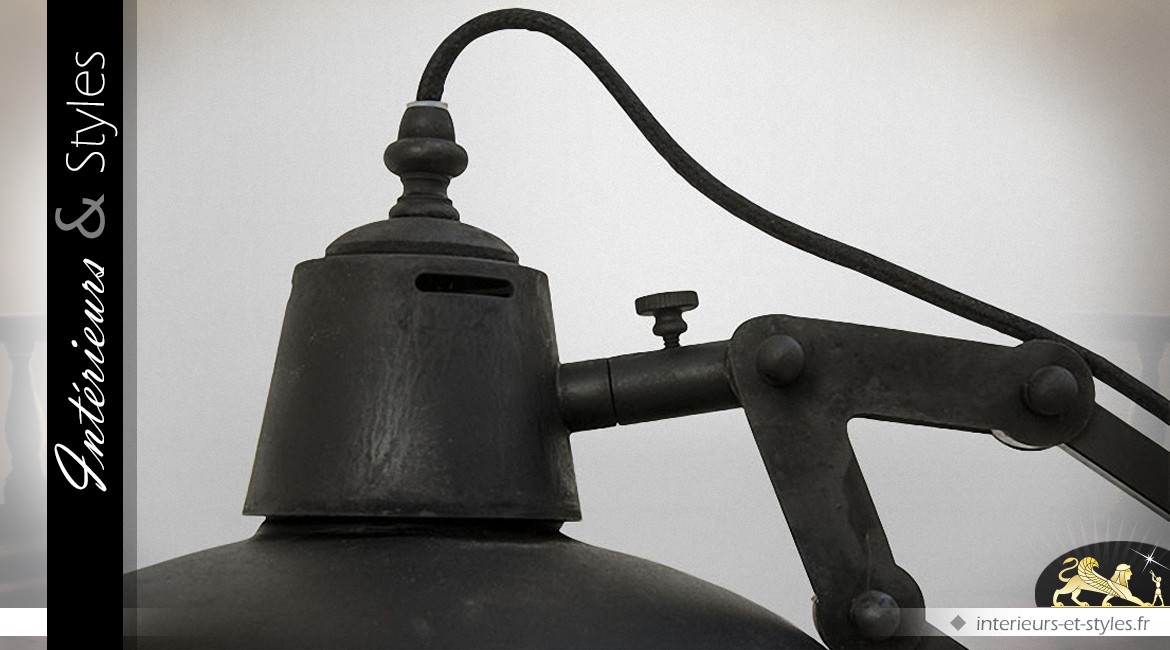 Grand lampadaire de style industriel en laiton finition noir antique