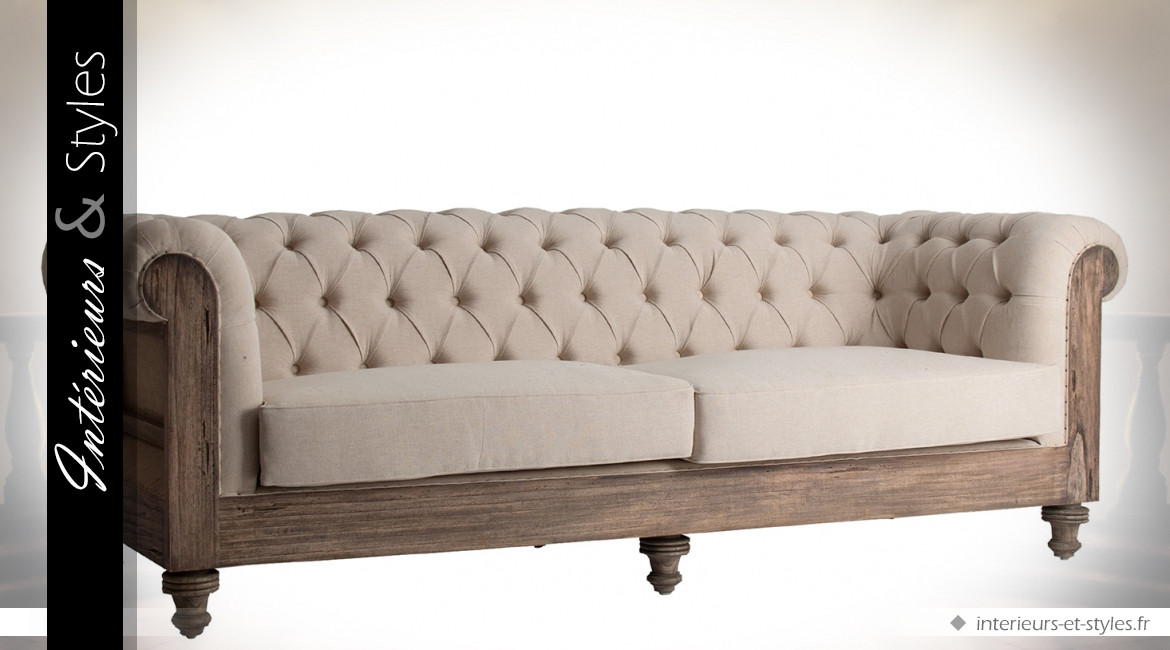 Canapé 3 places en bois vieilli ciré et tissu beige capitonné 242 cm