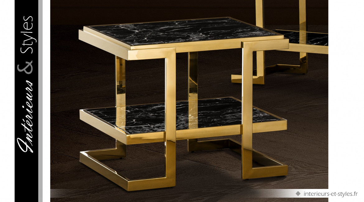 Table d'appoint design Senato signée Eichholtz, en acier doré et plateaux effet marbre noir veiné blanc