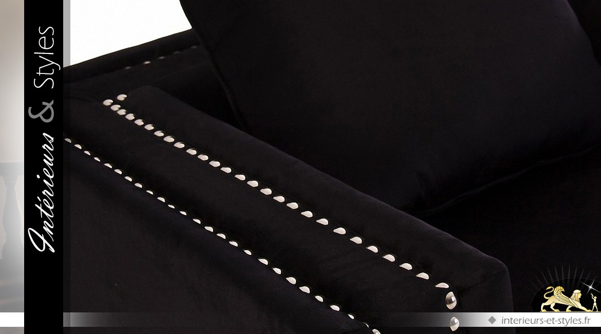 Fauteuil noir en tissu velours noir et clous argentés