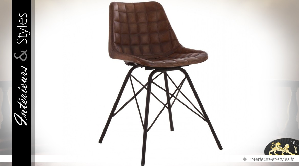 Chaise en cuir marron style vintage motifs carrés