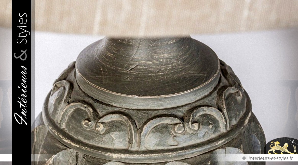 Lampe de salon bois sculpté finition bronze antique abat-jour écru