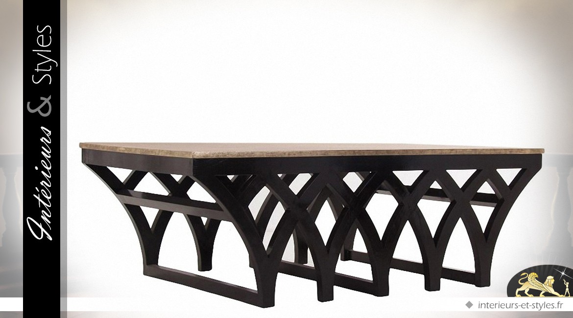 Table basse design en mindi à motifs gothiques