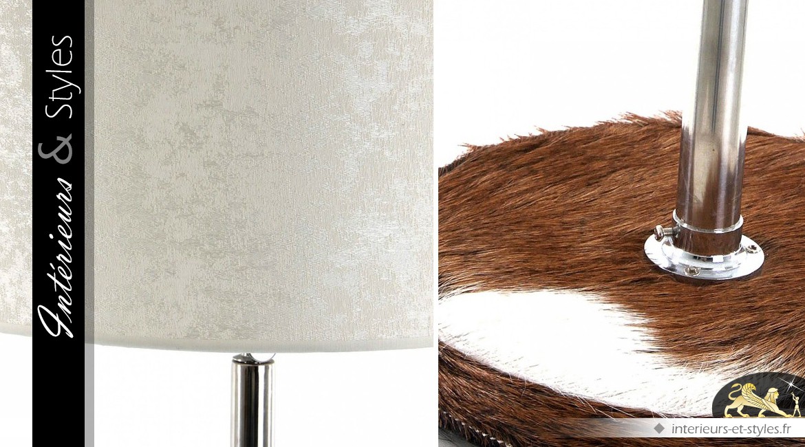 Lampe chromée avec base en fourrure et abat-jour blanc 68 cm