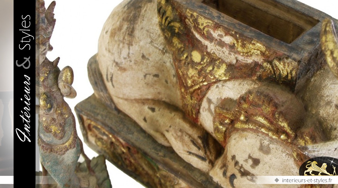 Sculpture traditionnelle taureau et balinaise en costume 64 cm