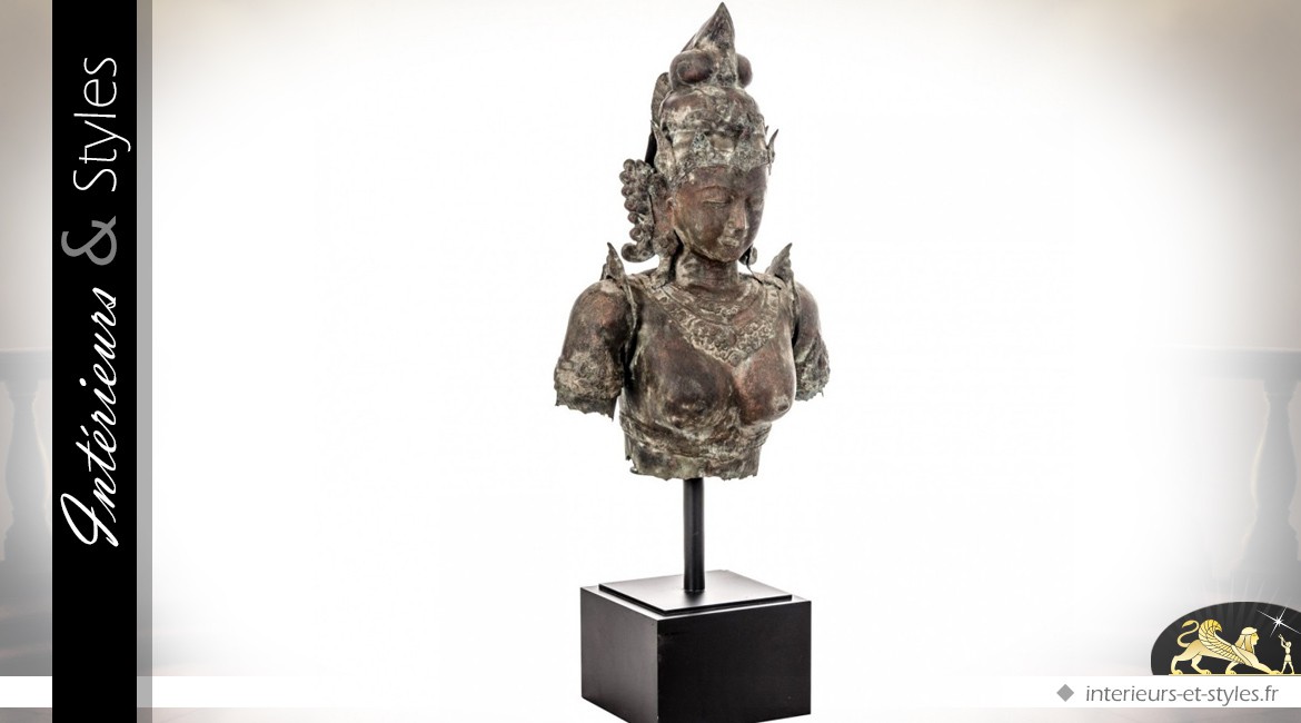 Buste féminin Art Balinais en lation vieilli sur socle métal 124 cm