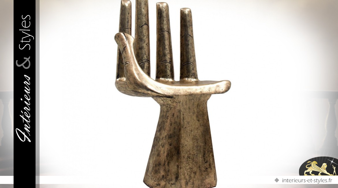 Chaise fauteuil sculpté en forme de grande main vieux bronze
