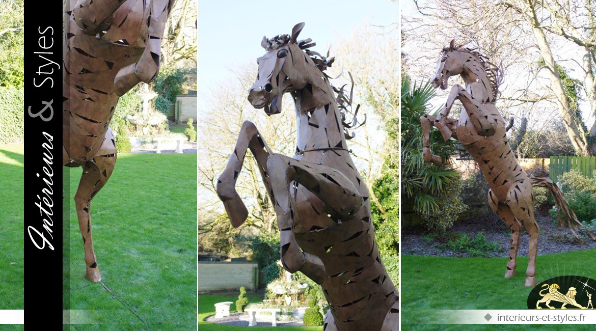 Grande sculpture stylisée de cheval cabré en métal 330 cm