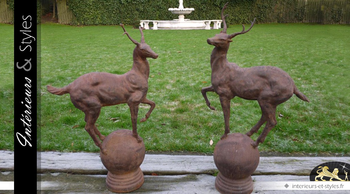 Sculptures animalières : paire de cerfs