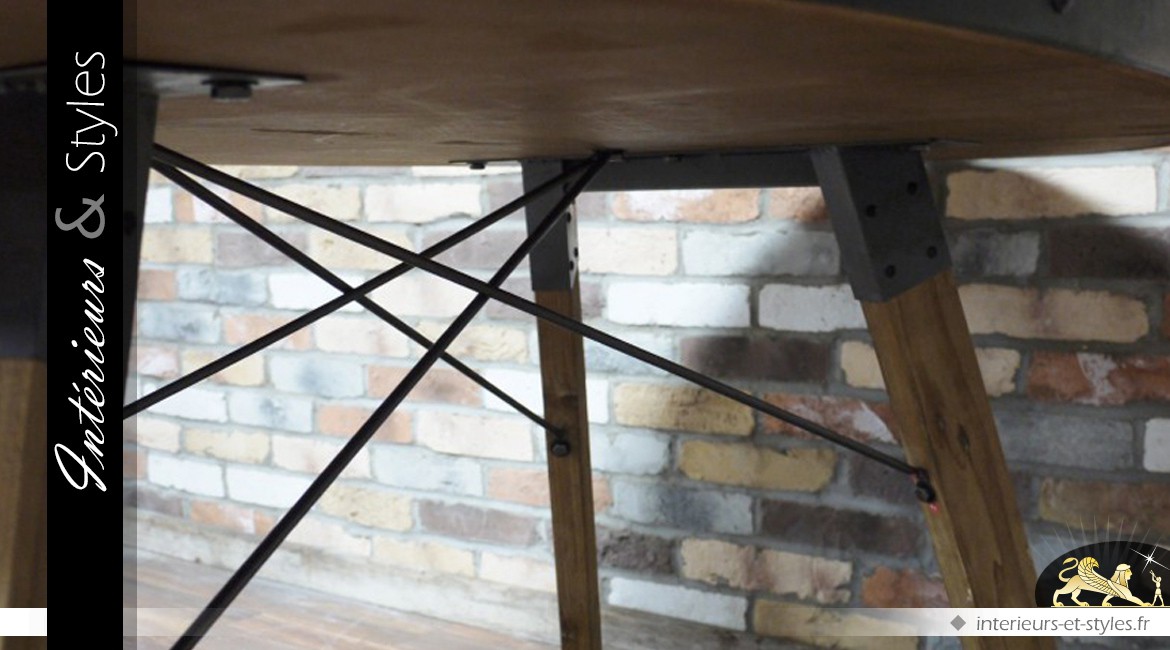 Table ovale de style industriel en bois et en métal