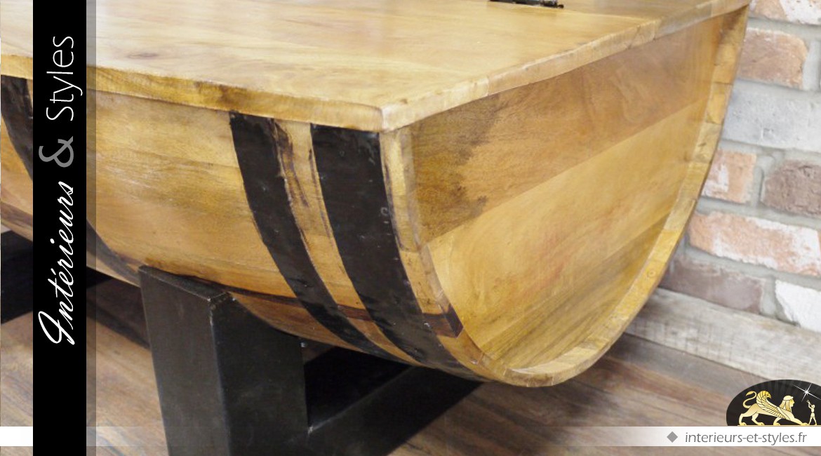 Table basse en forme de demi-barrique en bois et métal