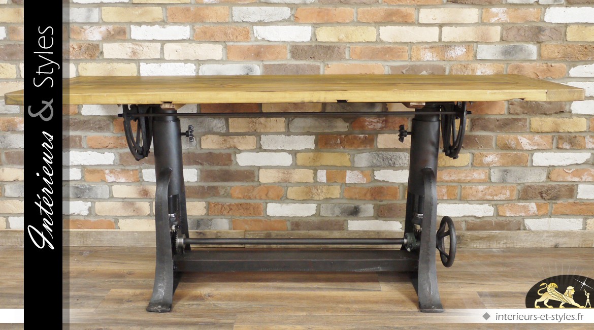 Grande table en bois et en métal d'inspiration industrielle