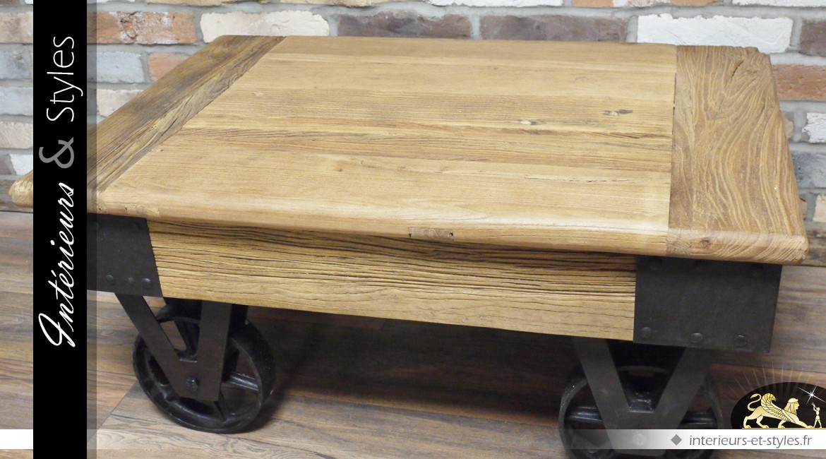 Table basse industrielle bois et métal à roulettes