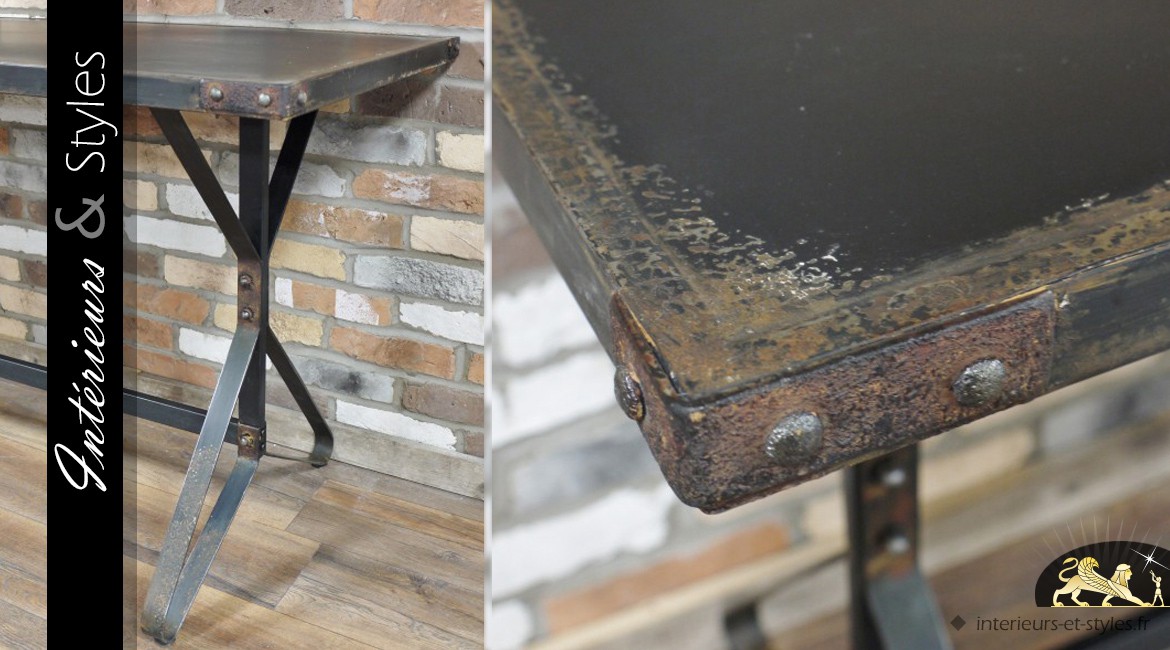 Table en métal vieilli de style industriel