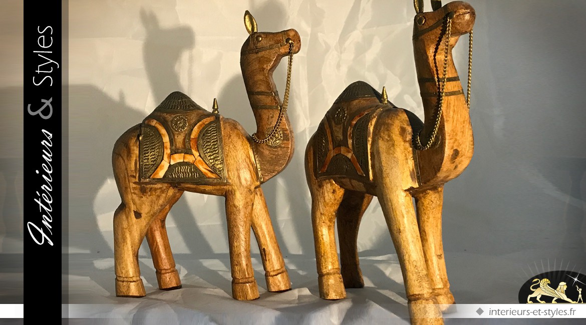 Statuette chameau sculptée à la main ornementation laiton doré
