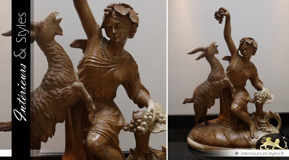 Sculpture artisanale sur bois La jeune femme et la chèvre