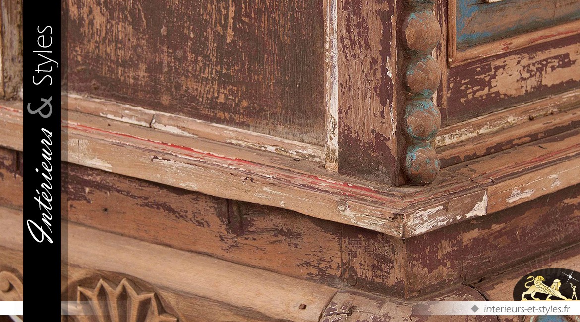 Armoire orientale bois recyclé et sculpté artisanalement patine vieillie 212 cm