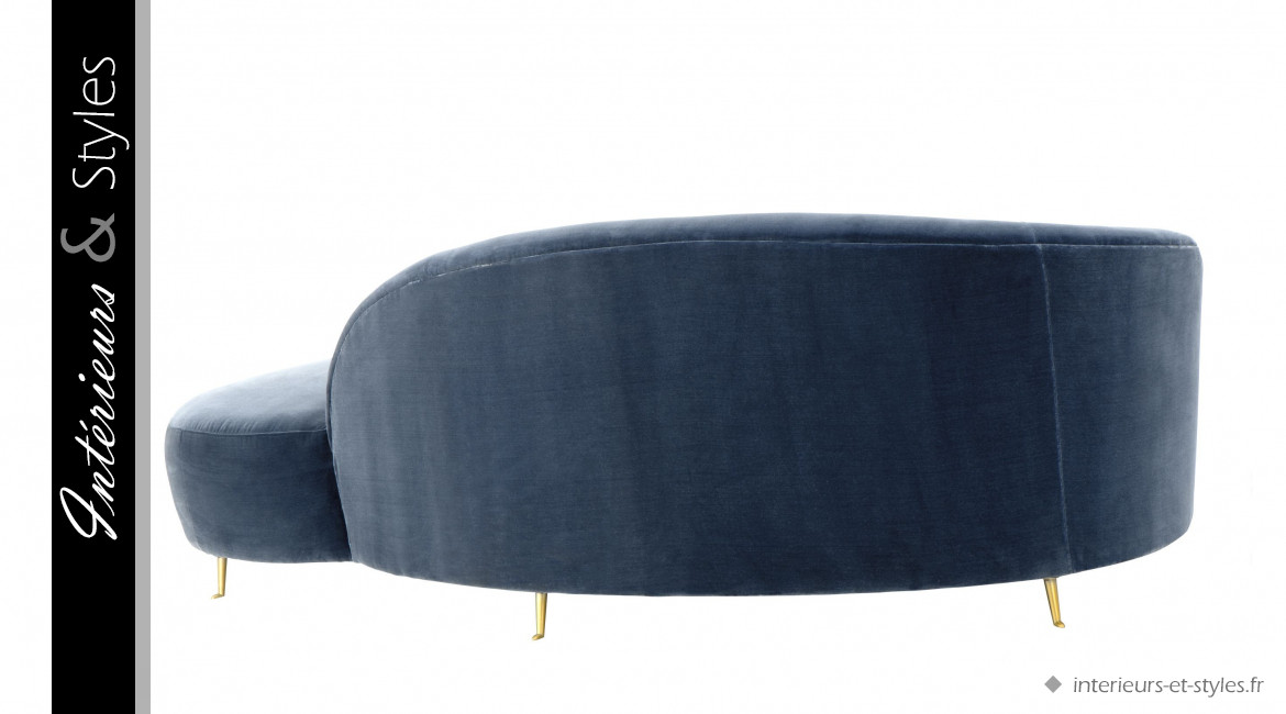 Canapé design Khan signé Eichholtz, en velours bleu nuit satiné et pieds en laiton doré