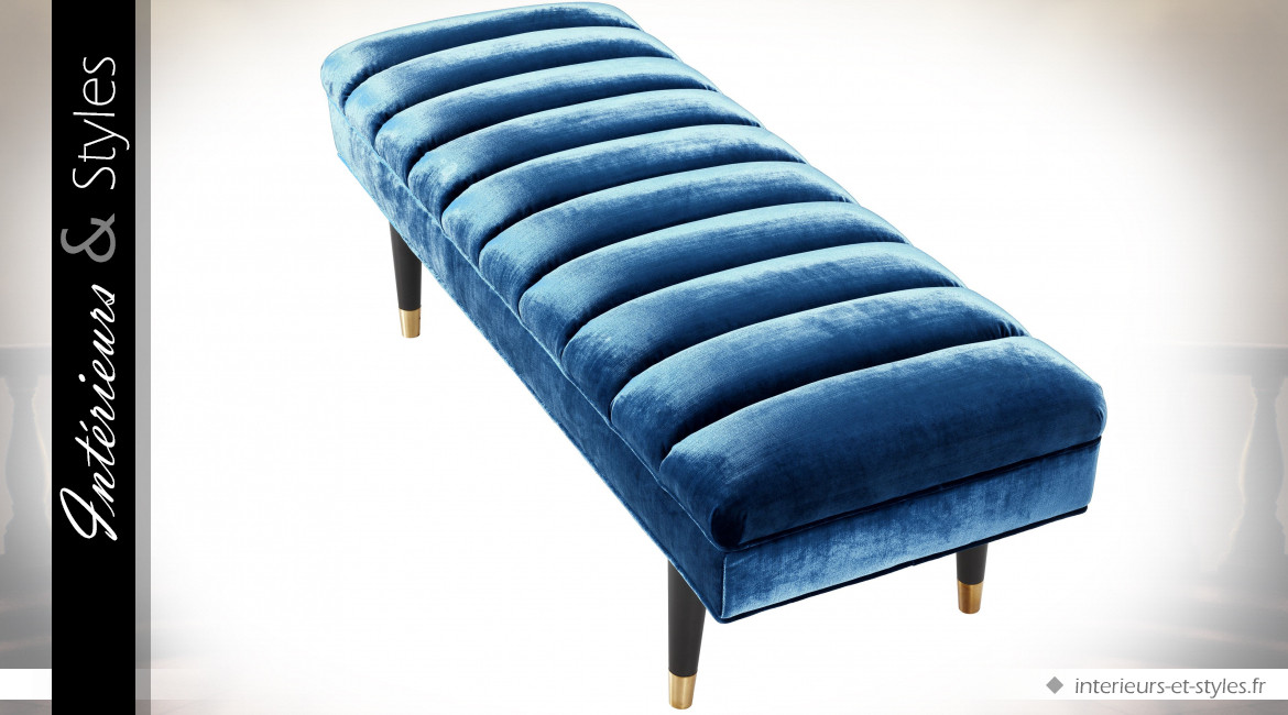 Bout de lit Margot en velours bleu égéen de marque Eichholtz 134 cm