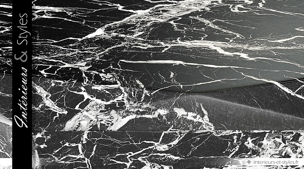 Table basse Black Diamond signée Eichholtz, effet diamant de marbre taillé dans la masse, finition noir veiné blanc