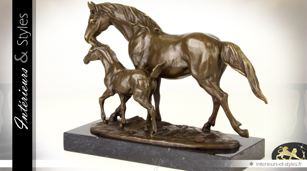 Sculpture en bronze Jument et son poulain 33,2 cm