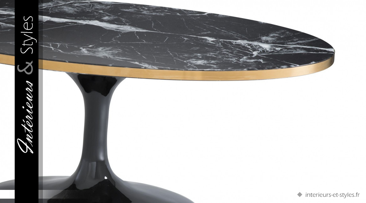 Table basse Parme signée Eichholtz, en acier noir piano et plateau effet marbre noir veiné blanc