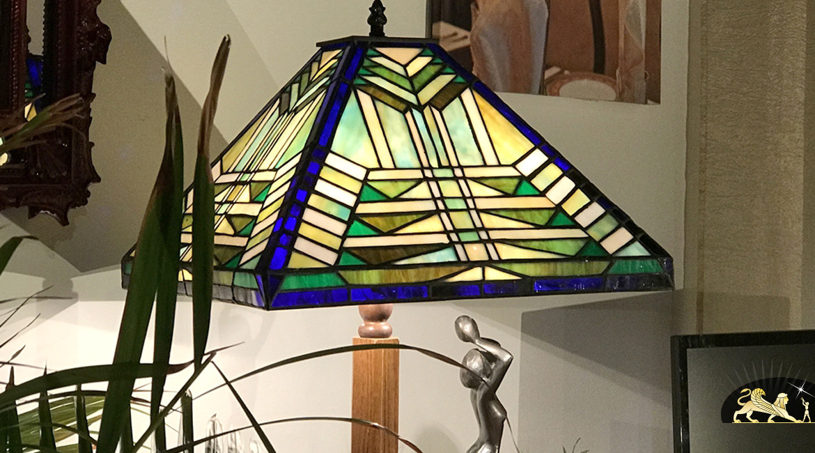 Lampe de prestige Tiffany avec pied en bois massif : Balade en forêt - Ø54cm