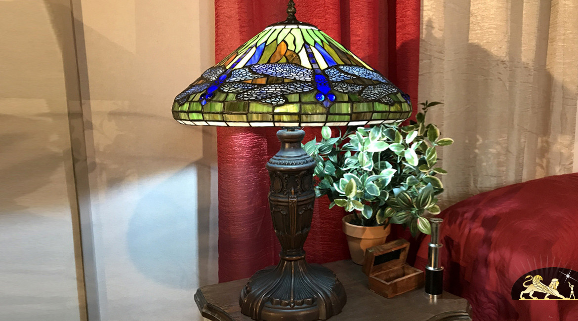 Lampe de prestige Tiffany : Le trésor caché - Ø40cm