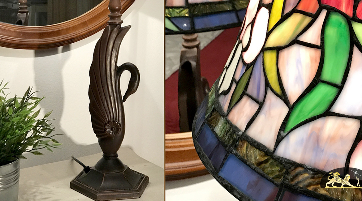 Lampe de salon Tiffany avec pied en cygne : Oiseau des lacs - Ø42cm