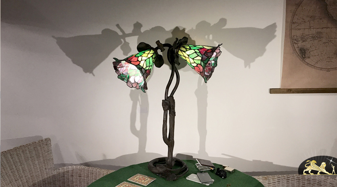 Grande et charmante lampe Tiffany : Souvenir amoureux - 75cm