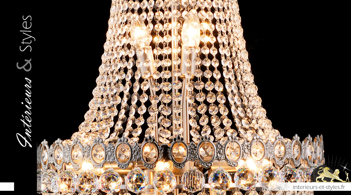 Lustre Montgolfière 12 feux, Ø60cm, en pendeloques de verre et ossature métal chromé argent