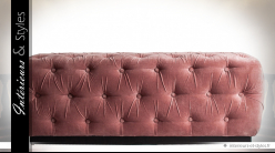 Bout de lit lounge esprit Art Déco en velours rose satin capitonné 130 cm