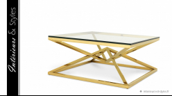 Table basse design Connor signée Eichholtz, base pyramidale en acier chromé doré et plateau en verre épais