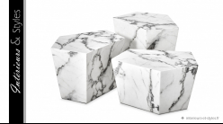 Bloc tables basses Prudential signées Eichholtz, effet marbre blanc richement veiné, série de trois