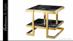 Table d'appoint design Senato signée Eichholtz, en acier doré et plateaux effet marbre noir veiné blanc