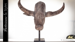 Grande sculpture en acacia massif : tête de taureau stylisée 80 cm